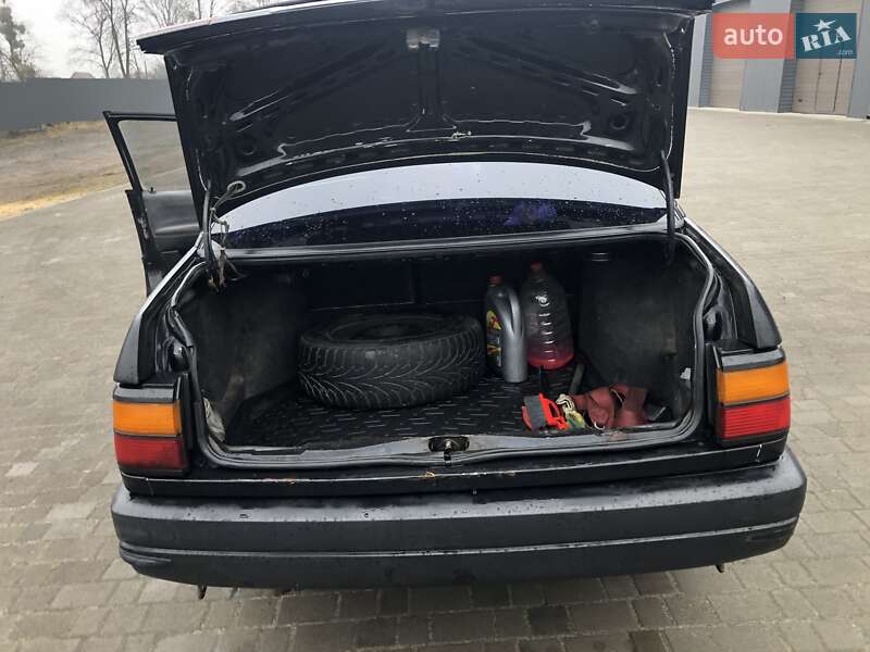 Седан Volkswagen Passat 1991 в Сарнах
