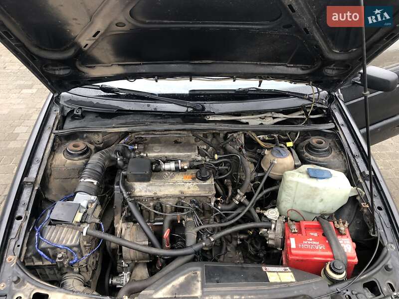 Седан Volkswagen Passat 1991 в Сарнах