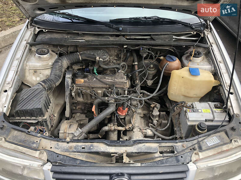 Седан Volkswagen Passat 1995 в Староконстантинове