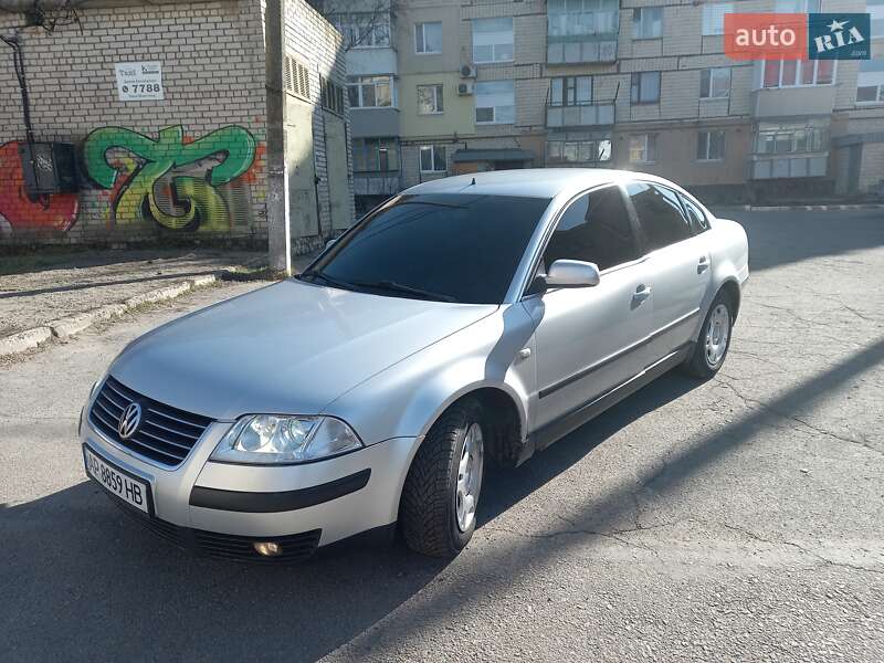 Седан Volkswagen Passat 2000 в Марганці