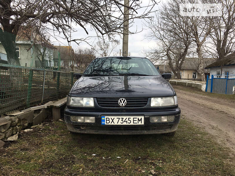 Седан Volkswagen Passat 1994 в Чемеровцах
