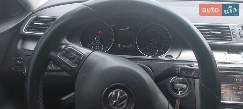 Универсал Volkswagen Passat 2011 в Харькове