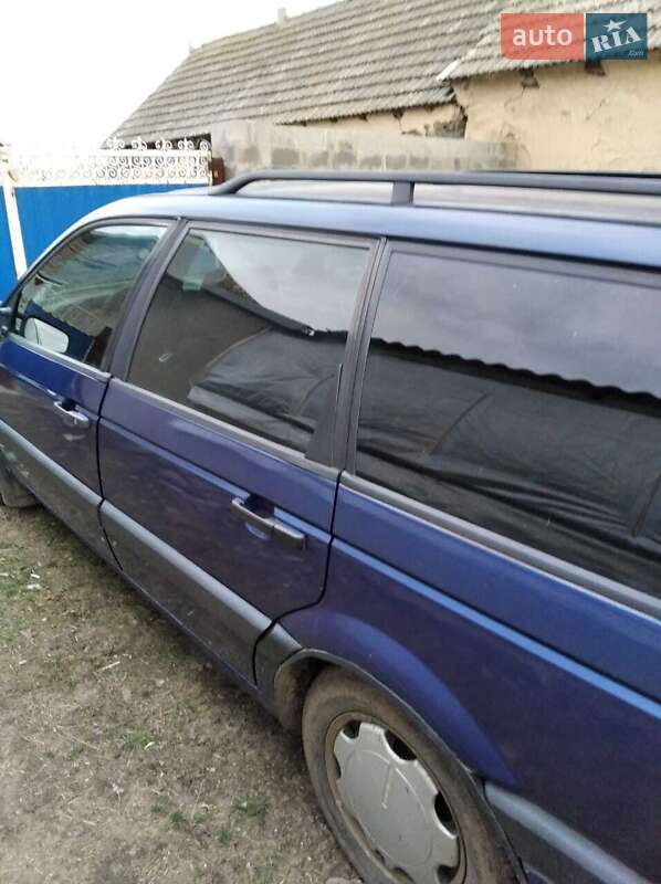 Універсал Volkswagen Passat 1988 в Сараті