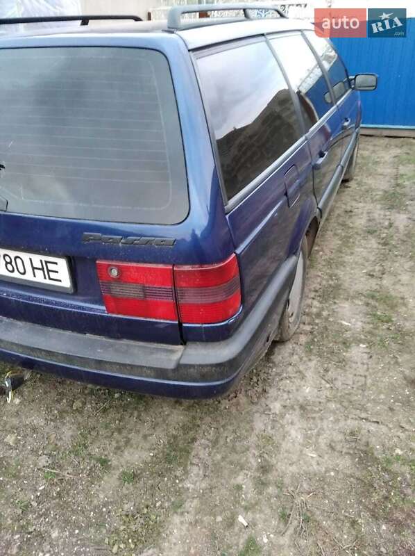 Універсал Volkswagen Passat 1988 в Сараті