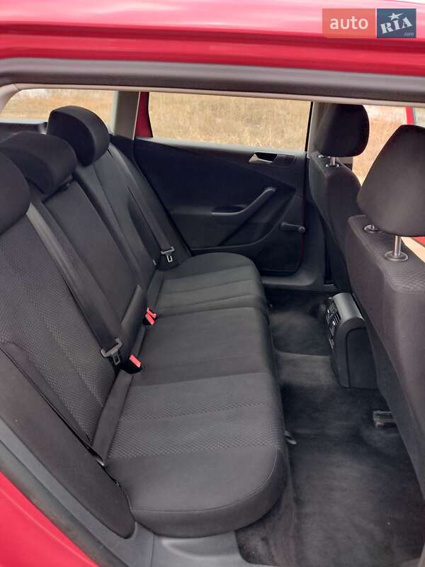 Універсал Volkswagen Passat 2009 в Миколаєві