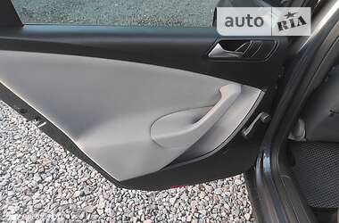 Універсал Volkswagen Passat 2010 в 