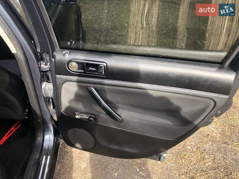 Универсал Volkswagen Passat 2001 в Сарнах