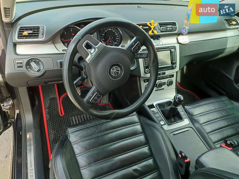 Універсал Volkswagen Passat 2012 в Збаражі