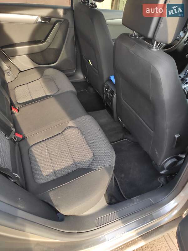 Седан Volkswagen Passat 2012 в Тернополі