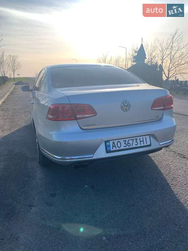 Седан Volkswagen Passat 2011 в Мукачево