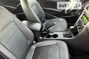 Седан Volkswagen Passat 2015 в 