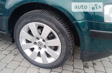 Седан Volkswagen Passat 1999 в 