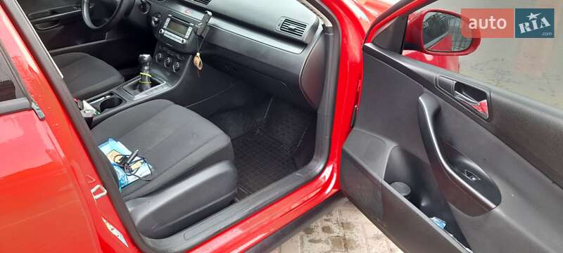 Універсал Volkswagen Passat 2006 в Житомирі