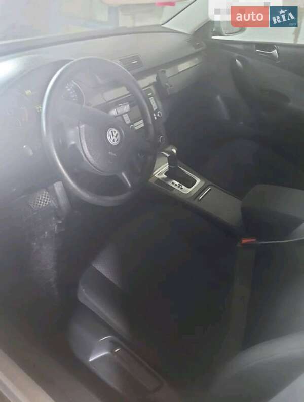 Універсал Volkswagen Passat 2010 в Луцьку