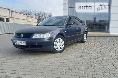 Седан Volkswagen Passat 2000 в Луцьку