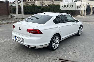 Седан Volkswagen Passat 2015 в 