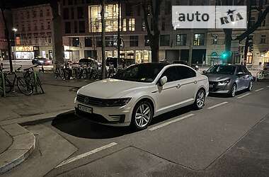 Седан Volkswagen Passat 2015 в 