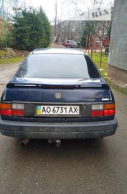 Седан Volkswagen Passat 1992 в Поляне