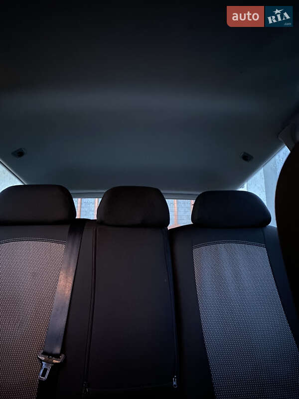 Універсал Volkswagen Passat 1999 в Чернівцях