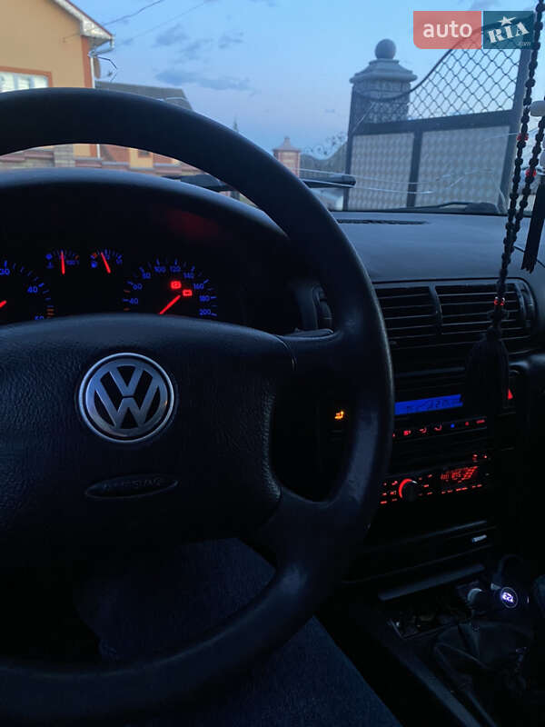 Універсал Volkswagen Passat 1999 в Чернівцях