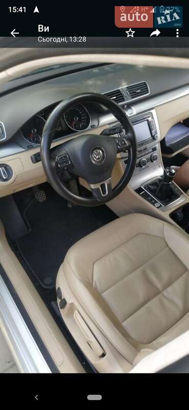 Універсал Volkswagen Passat 2012 в Обухові