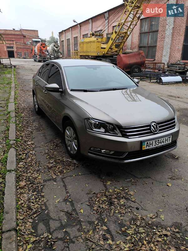 Седан Volkswagen Passat 2012 в Тернополі
