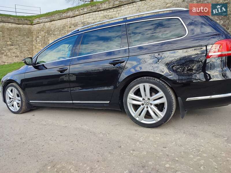 Універсал Volkswagen Passat 2012 в Збаражі