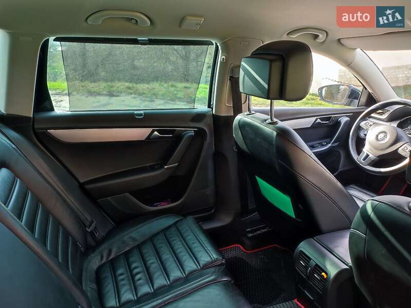 Універсал Volkswagen Passat 2012 в Збаражі
