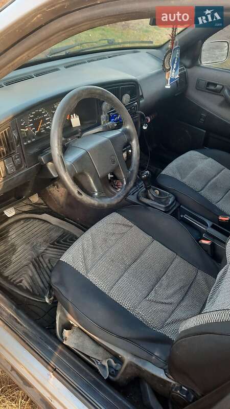 Седан Volkswagen Passat 1990 в Дергачах