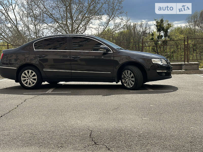 Седан Volkswagen Passat 2008 в Києві