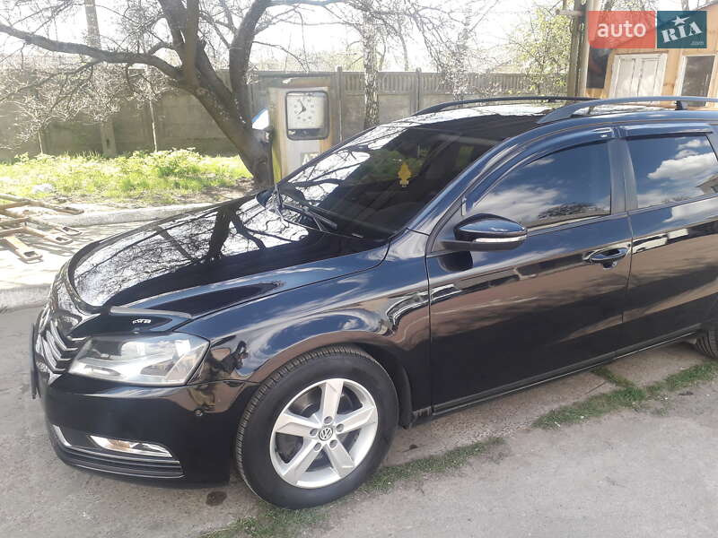 Універсал Volkswagen Passat 2012 в Коростені