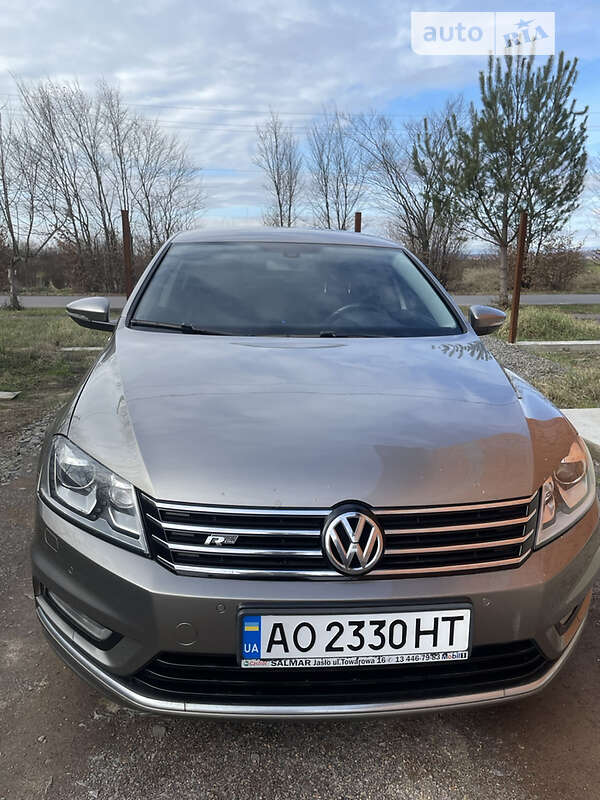 Седан Volkswagen Passat 2014 в Ужгороді