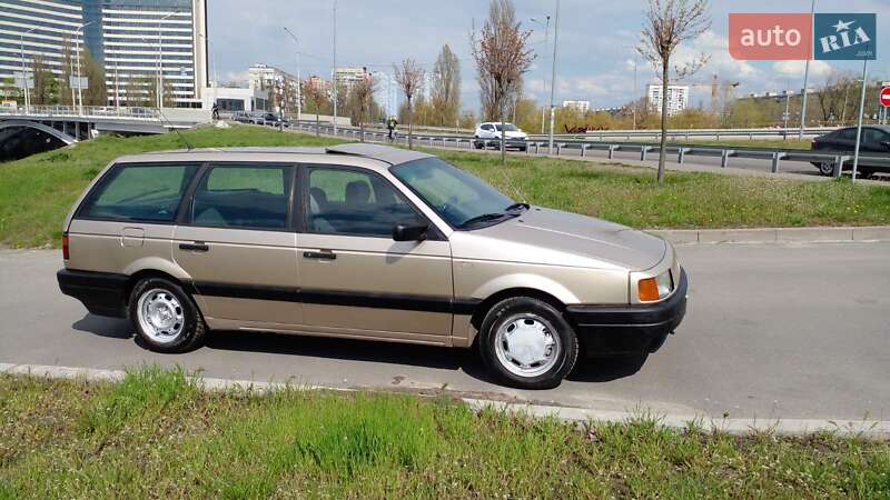 Универсал Volkswagen Passat 1990 в Киеве