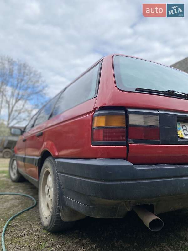 Универсал Volkswagen Passat 1988 в Борщеве