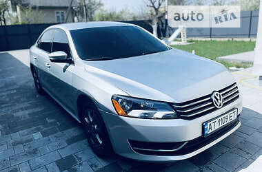 Седан Volkswagen Passat 2013 в Івано-Франківську