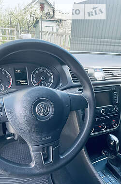 Седан Volkswagen Passat 2013 в Івано-Франківську