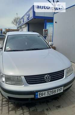 Седан Volkswagen Passat 1996 в Одессе