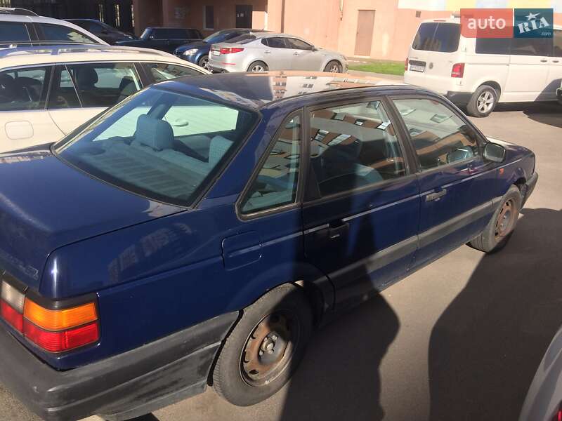 Седан Volkswagen Passat 1991 в Киеве
