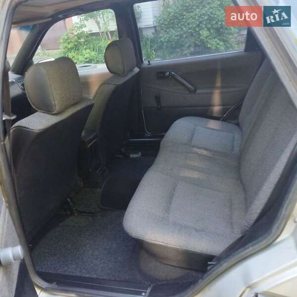 Седан Volkswagen Passat 1990 в Ужгороді