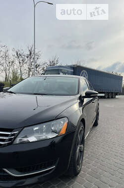 Седан Volkswagen Passat 2012 в Ровно