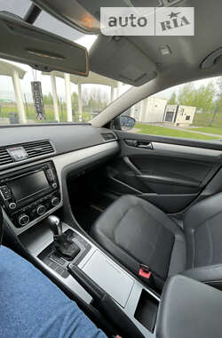 Седан Volkswagen Passat 2012 в Ровно