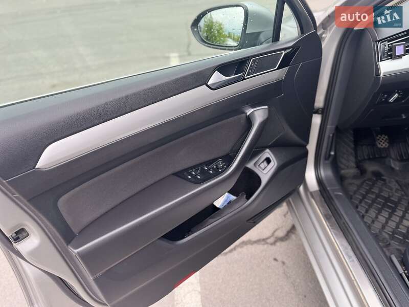 Универсал Volkswagen Passat 2016 в Ужгороде