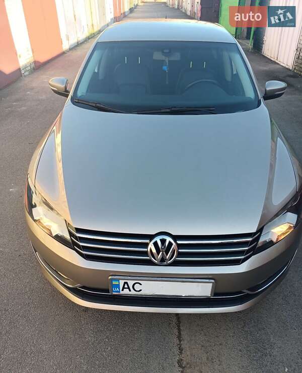 Седан Volkswagen Passat 2015 в Луцке