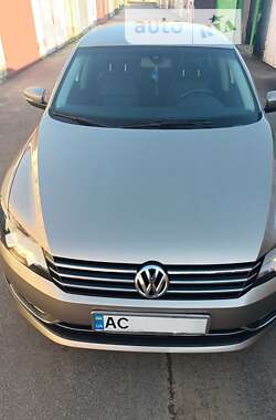 Седан Volkswagen Passat 2015 в Луцке