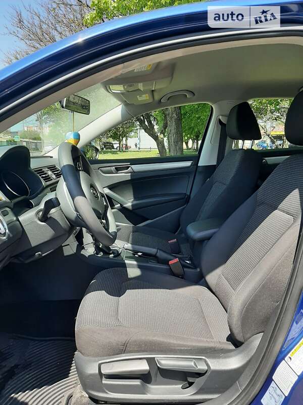 Седан Volkswagen Passat 2016 в Одессе