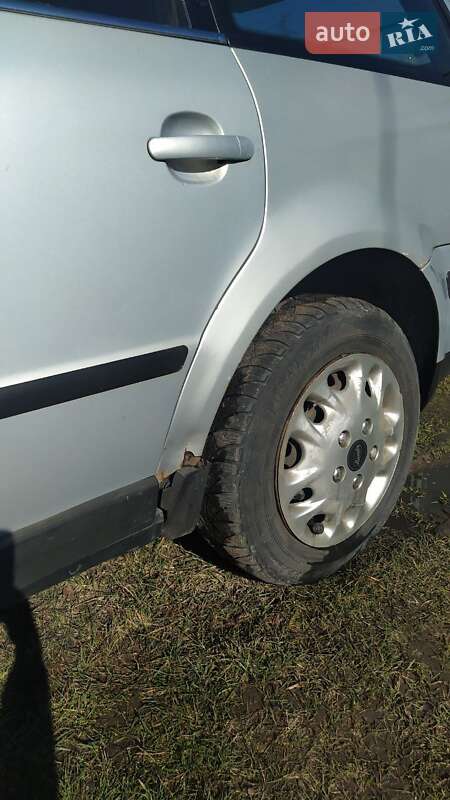 Универсал Volkswagen Passat 2000 в Киеве