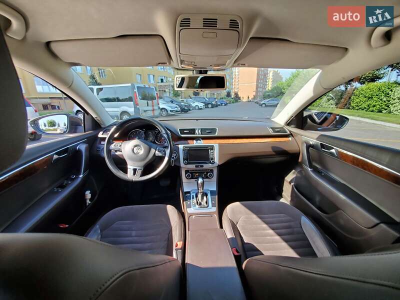 Универсал Volkswagen Passat 2011 в Киеве