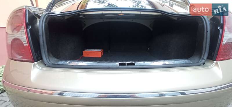 Седан Volkswagen Passat 2001 в Мукачево