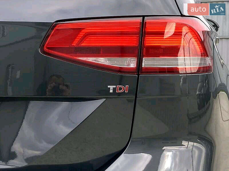 Универсал Volkswagen Passat 2017 в Бориславе