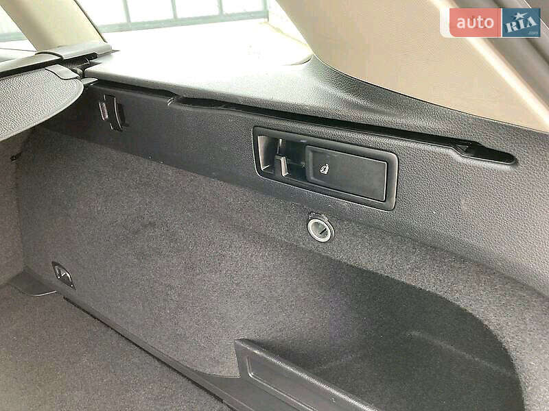 Универсал Volkswagen Passat 2017 в Бориславе